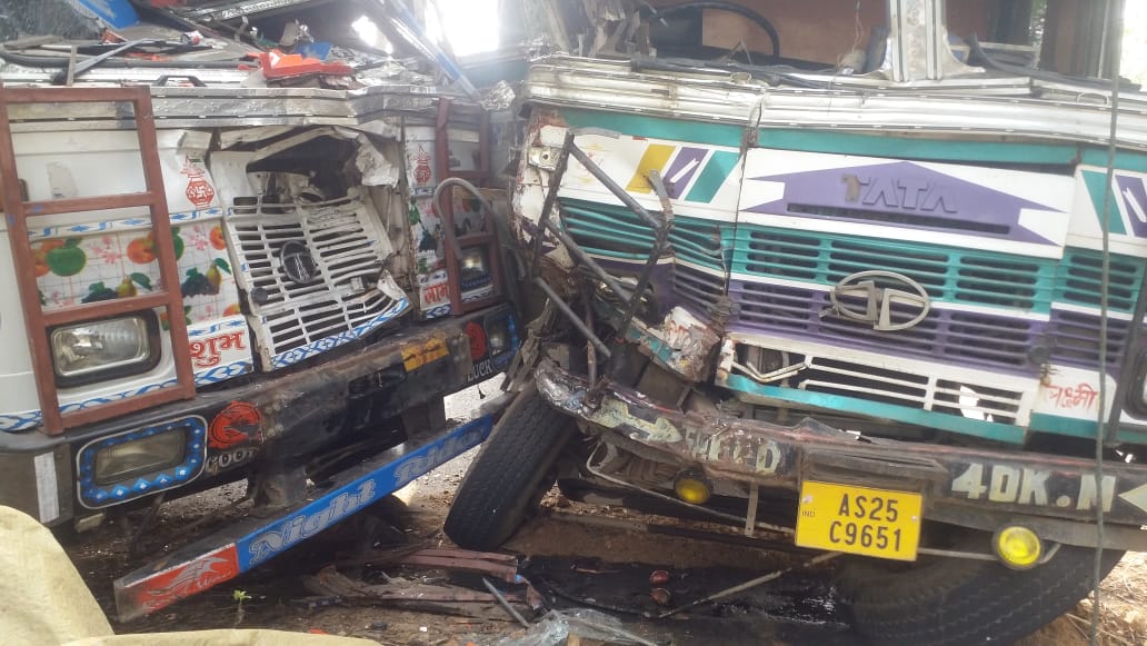 ডবকা-ডিফু ৰোডত দুৰ্ঘটনাগ্ৰস্ত কয়লাভৰ্তি ট্ৰাকে উদঙালে কাৰ্বি পাহাৰৰ অবৈধ কয়লা সৰবৰাহৰ কাহিনী