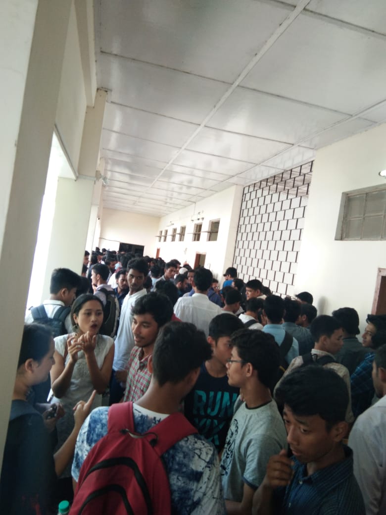 আজি ৪৮গৰাকী প্ৰাৰ্থীৰ ভাগ্য নিৰ্ণয়ৰ বাবে কটন বিশ্ব্যবিদ্যালয় ছাত্ৰ একতা সভাৰ নিৰ্বাচনী যুঁজ