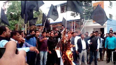 আছুৰ মুখ্য কাৰ্যালয়ত প্ৰধান মন্ত্ৰী মোডীৰ পুত্তলিকা দাহ