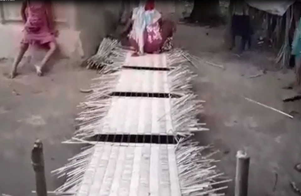 কঠ বনাই জীৱন নিৰ্বাহ কৰা এজাক দুৰ্ভগীয়া মানুহৰ জীৱন গাথা