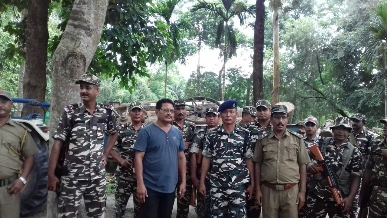 তামুলপুৰত দুটাকৈ অবৈধ কাঠফলা মিল উচ্ছেদ 
