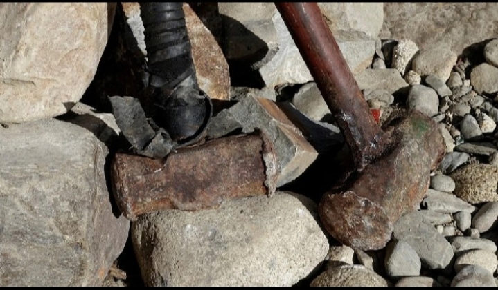 Weapons from 10 lacs years old gold mine