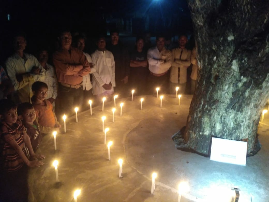  দুৰ্বৃত্তৰ গুলীত নিহতসকলৰ আত্মাৰ সদ্‌গতি কামনাৰে তামুলপুৰৰ কাউলীত বন্তি প্ৰজ্বলন