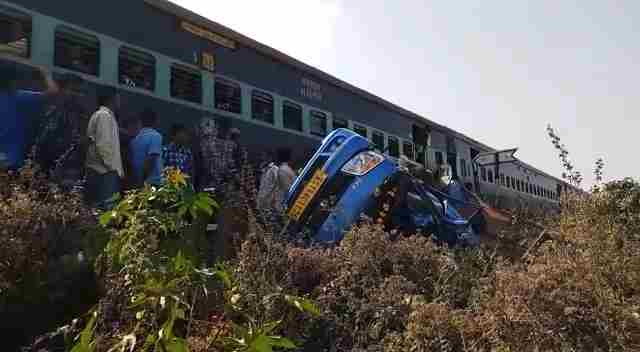 চিৰাঙৰ ডাংতলত তীব্ৰবেগী ৰে'লে মহতিয়ালে টাটা মেজিক :নিহত ২, আহত ৩