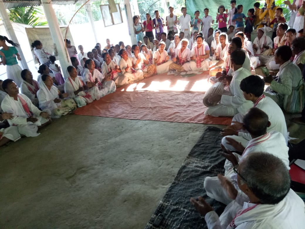 মাজুলীত মাধৱদেৱৰ তিৰোভাৱ তিথিত মিচিং ভাষাত পৰিবেশন কৰিলে বৰগীত