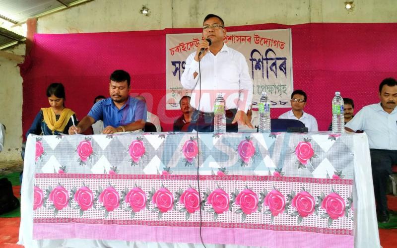 চৰাইদেউ জিলা উপায়ুক্তৰ মাটিৰ পট্টা বিতৰণ