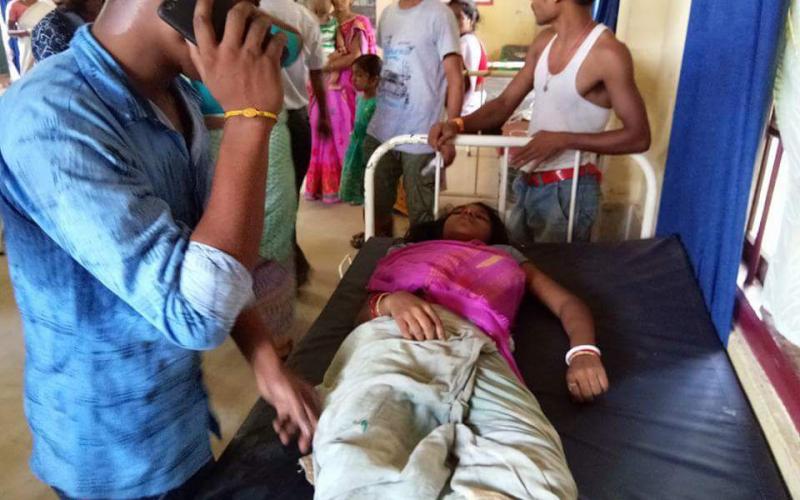 গহপুৰত ৰে'লে মহতিয়ালে কেঁচুৱাসহ মহিলাক