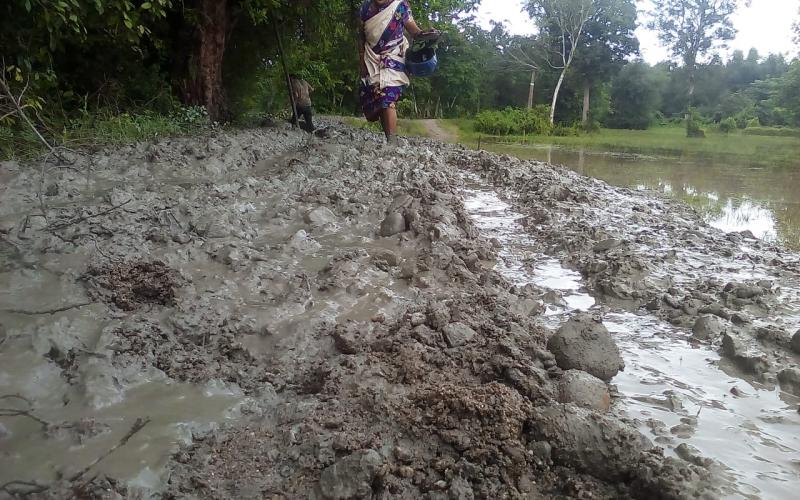 বিহপুৰীয়া সমষ্টিৰ উন্নয়নৰ নমুনা : একাঁঠু বোকাৰে বিদ্ধস্ত পথ