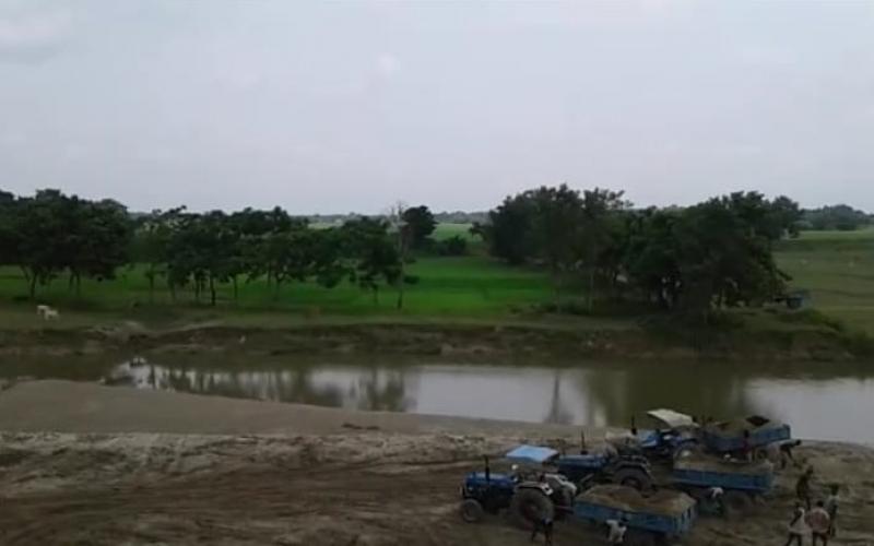 নোনা নদীত অবৈধ বালি খনন বালি মাফিয়াৰ