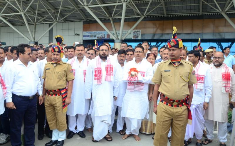 বাজপেয়ীৰ অস্থি বিসৰ্জন ডিব্ৰুগড়ৰ ব্ৰহ্মপুত্ৰত