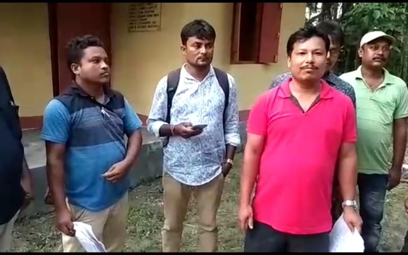 কলাইগঁৱাত প্ৰাধান মন্ত্ৰী আৱাস যোজনাৰ হিতাধিকাৰীৰ ঘৰত নিশা কটালে বিষয়া-কৰ্মচাৰীয়ে