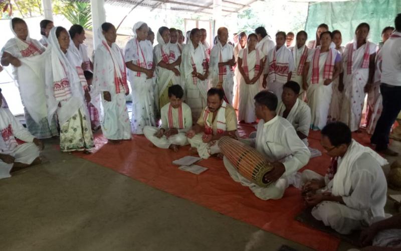 মাজুলীত মাধৱদেৱৰ তিৰোভাৱ তিথিত মিচিং ভাষাত পৰিবেশন কৰিলে বৰগীত