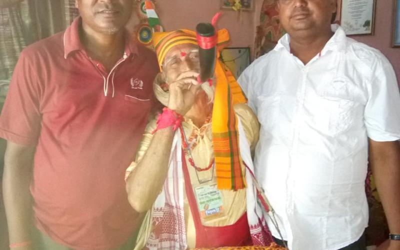নগাঁৱৰ বৰ্ষীয়ান পেঁপাবাদক মাণিক কলিতালৈ শিল্পী পেন্সন