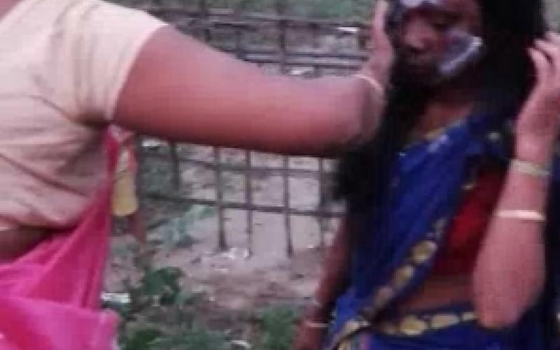মৰেল পুলিচৰ সন্মুখীন বিহালীৰ মহিলা
