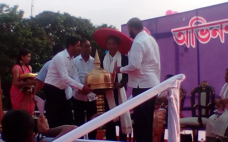 লতাশিলত সম্বৰ্ধনাৰে উপচালে স্বৰ্ণকন্যা হিমাক
