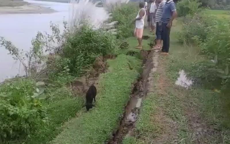 তামুলপুৰত মটঙা নদীৰ ব্যাপকক খহনীয়া : শতাধিক পৰিয়াললৈ ভাবুকি