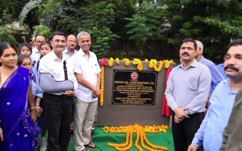 বঙাইগাঁৱত ভাৰতীয় তেল নিগমে আগবঢ়োৱা শৌচালয়ৰ আধাৰশিলা স্থাপন মন্ত্ৰী ফণীভূষণ চৌধুৰীৰ