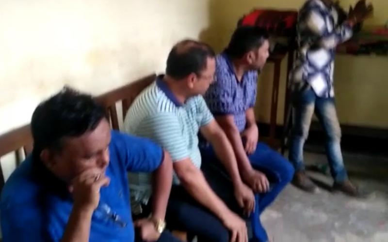 সোণাৰিত উৎকোচ লৈ আটক পঞ্চায়ত সম্পাদকসহ ৫ হিচাপ পৰীক্ষক