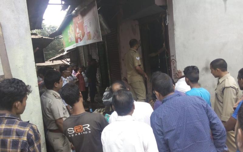বঙাইগাঁৱত অগ্নিকাণ্ডত জাহ গ'ল ব্যৱসায়িক প্ৰতিষ্ঠানৰ লক্ষাধিক টকাৰ সা-সামগ্ৰী