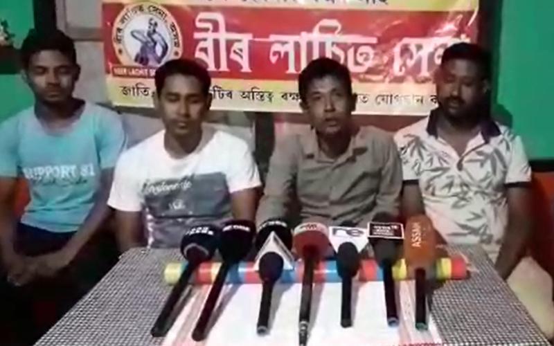 কামপুৰত বীৰ লাচিত সেনাৰ সংবাদমেল : শংকৰদেৱক কৰা অপমান সহ্য নকৰে অসমীয়াই