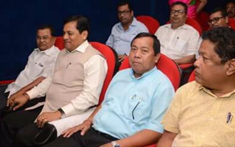 মুখ্য মন্ত্ৰীয়ে অনুৰাধা ছবিগৃহত উপভোগ কৰিলে ভিলেজ ৰকষ্টাৰ্ছ