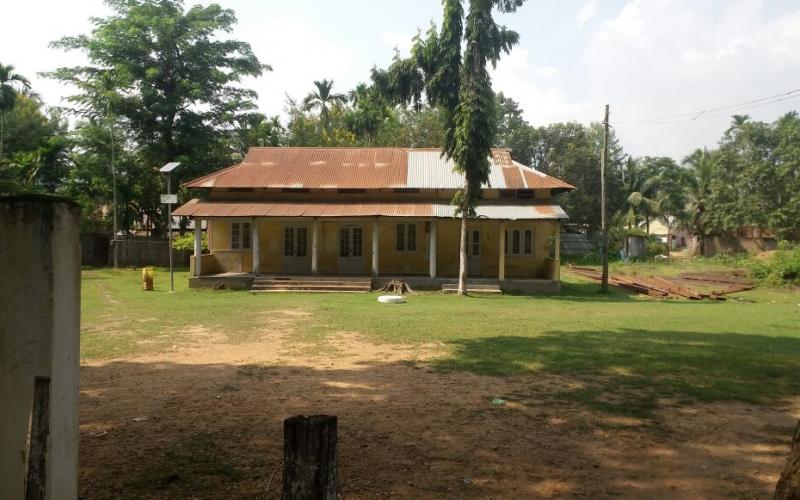 ধ্বংসৰ গৰাহত ডবকা গড়কাপ্টানী পৰিদৰ্শন বঙলা