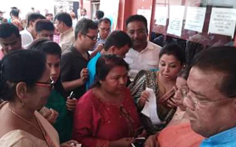মুখ্য মন্ত্ৰী সহিতে শাসকীয় দলৰ মন্ত্ৰী-বিধায়কৰ পিছত এইবাৰ ছবিঘৰত ভিৰ কংগ্ৰেছৰ
