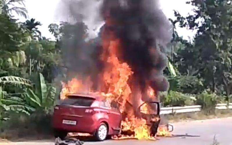 ধৰমতুলৰ ৩৭নং ৰাষ্ট্ৰীয় ঘাইপথত ভয়ানক পথ দুৰ্ঘটনা : কথমপি প্ৰাণ ৰক্ষা এটা পৰিয়ালৰ