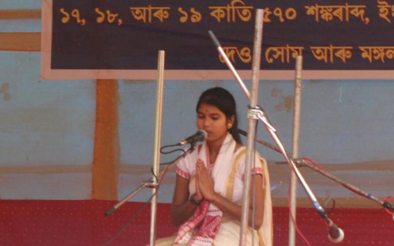 বৰগীত পৰিৱেশনৰে জিলিকিছে গহপুৰৰ নেইনা