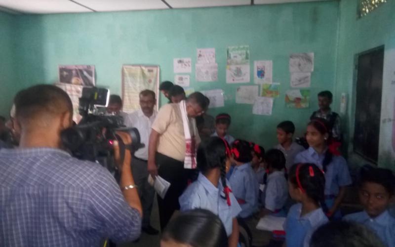 লতাশিল প্ৰাথমিক বিদ্যালয়ত শিক্ষকৰ ৰূপত শিক্ষামন্ত্ৰী