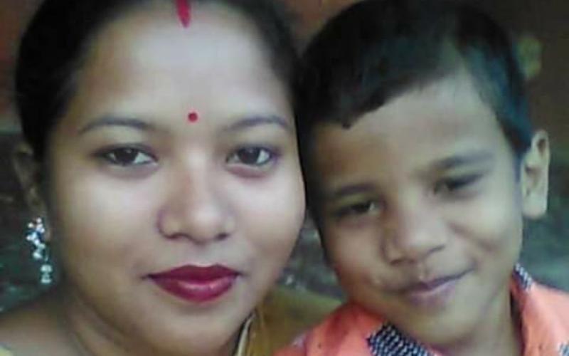 কামপুৰত হৃদয় বিদাৰক ঘটনা : পুত্ৰক বুকুত সাৱটি মাতৃৰ নৈত জাঁপ