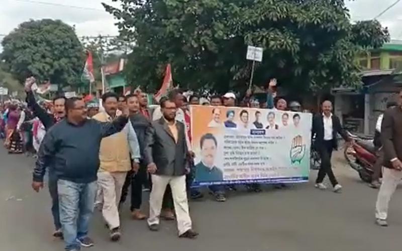 ১ কিঃমিঃ দৈৰ্ঘ্যৰ পতাকাৰে নাৰায়ণপুৰত কংগ্ৰেছৰ বৃহৎ সমদল