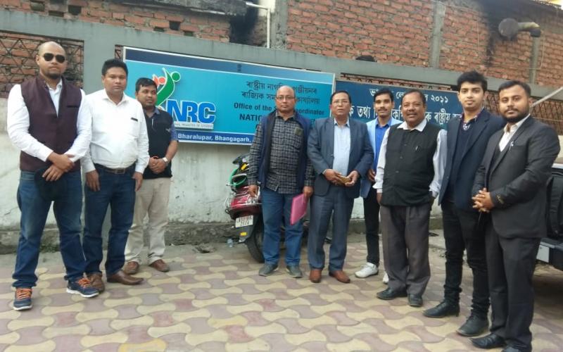 নাগৰিকপঞ্জী সংশোধনীৰ সময় বৃদ্ধিৰ দাবীৰে প্ৰতীক হাজেলাক স্মাৰক-পত্ৰ