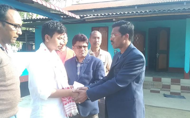 ছহিদ মনশ্বেৰ বসুমতাৰীৰ পৰিয়াললৈ নগাঁৱৰ এছআৰকে জুনিয়ৰ কলেজৰ ৫০ হাজাৰ টকাৰ আৰ্থিক সাহায্য