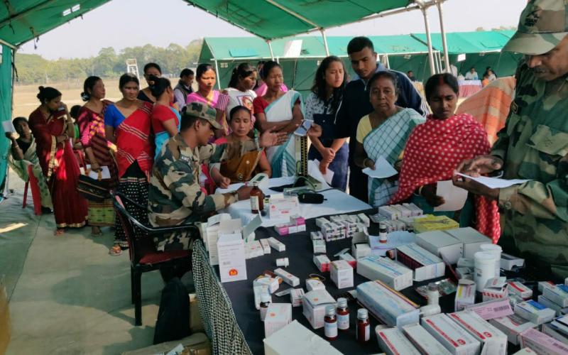 তামুলপুৰত ভাৰতীয় সেনাৰ বিনামূলীয়া চিকিৎসা শিবিৰ : তিনি শতাধিক ৰোগীৰ স্বাস্থ্য পৰীক্ষা-ঔষধ বিতৰণ