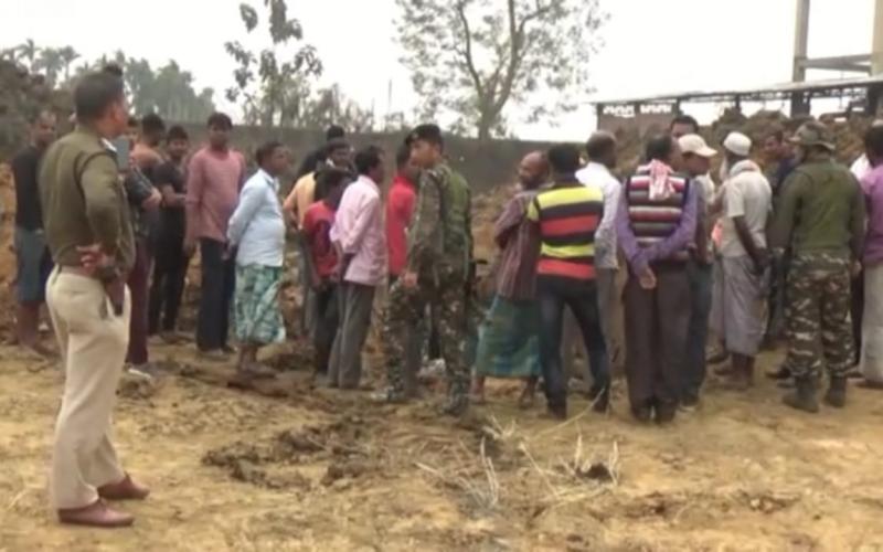 ডবকাৰ জাব্ৰাখোৱাত চিমেণ্ট ফেক্টৰীত অঘটন : ভূমিস্খলনত নিহত ১ শ্ৰমিক, আহত ৩