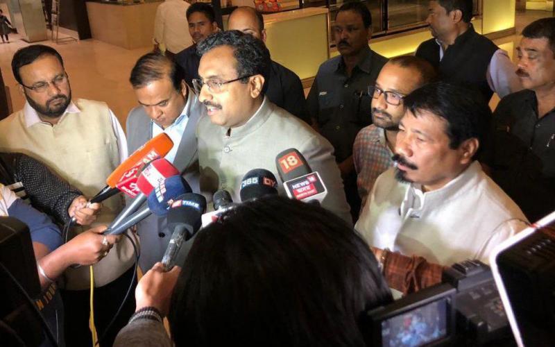 অগপ নেতৃত্বই টকা আৰু ক্ষমতাৰ লোভত অপৱিত্ৰ মিত্ৰতালৈ আগবাঢ়িল : অখিল গগৈ