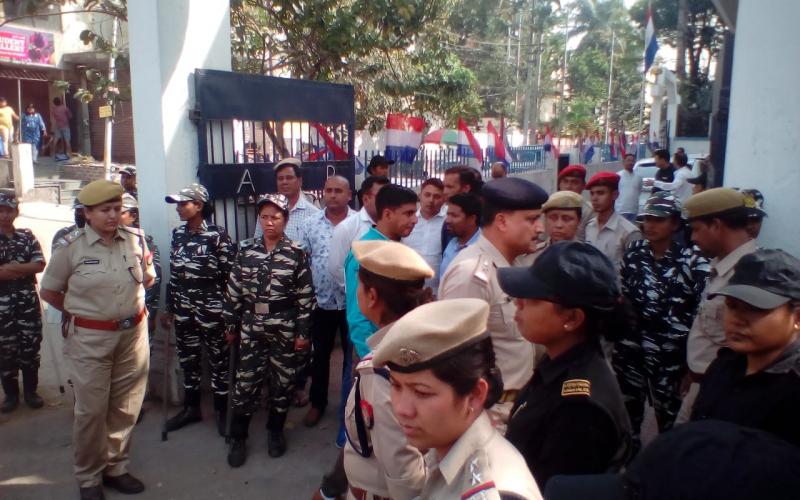 অগপ কাৰ্যালয়ত বঙহৰ যুঁজ : প্ৰতিবাদকাৰী তৃণমূল কৰ্মীক পিটিলে অগপৰে কৰ্মীয়ে
