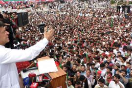 ইমৰাণ খানৰ বিস্ফোৰণ- নৱাজ শ্বৰীফ মোডীৰ দালাল