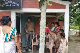 গহপুৰত বিদ্যালয়-অংগনৱাড়ী কেন্দ্ৰ আকস্মিক পৰিদৰ্শন মহকুমা প্ৰশাসনৰ