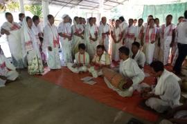 মাজুলীত মাধৱদেৱৰ তিৰোভাৱ তিথিত মিচিং ভাষাত পৰিবেশন কৰিলে বৰগীত