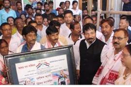 হিমাৰ ঘৰত মন্ত্ৰী অতুল বৰা