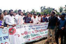 গৃহ জিলাত মুখ্য মন্ত্ৰীৰ বিৰুদ্ধে আছুৰ ক্ষোভ