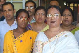 নগাঁৱৰ শিক্ষয়িত্ৰী গীতা শইকীয়ালৈ জিলা কৃতী শিক্ষক বঁটা