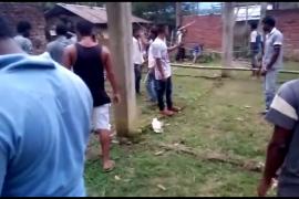 সোণাৰিত ৰাইজে লণ্ডভণ্ড কৰিলে ধৰ্ষণত অভিযুক্তৰ বাসগৃহ