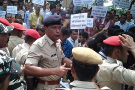 কলিতা জনগোষ্ঠীৰ প্ৰতিবাদী কাৰ্যসূচীত আৰক্ষীৰ বাধাক লৈ উত্তপ্ত পৰিস্থিতি