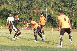 যজ্ঞেশ্বৰ সিংহ ফউটবলত নৱৰত্ন ক্লাব দ্বিতীয় ৰাউণ্ডত