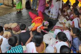 মৰিগাঁৱত মহিলা ''বাবা''ক লৈ ৰহস্য 