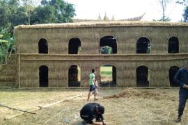 ভোগালীক আদৰাৰ ব্যাপক প্ৰস্তুতি : ৰংঘৰৰ আৰ্হিত ভেলাঘৰ নিৰ্মাণত ব্যস্ত মাজুলীৰ যুৱক
